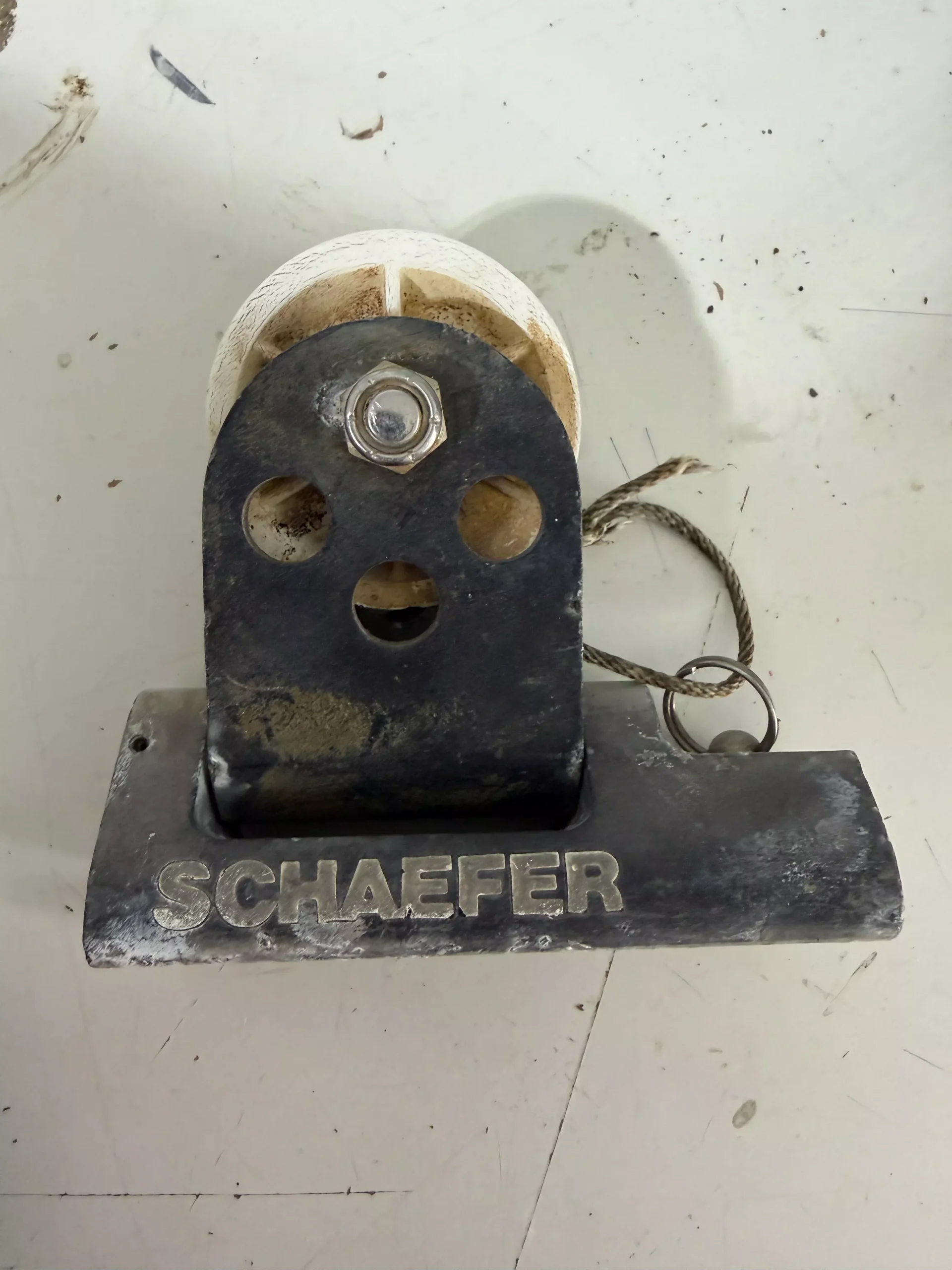 1 1/4" Schaefer Sheet Block - Skinny Sheave - Needs to be Replaced