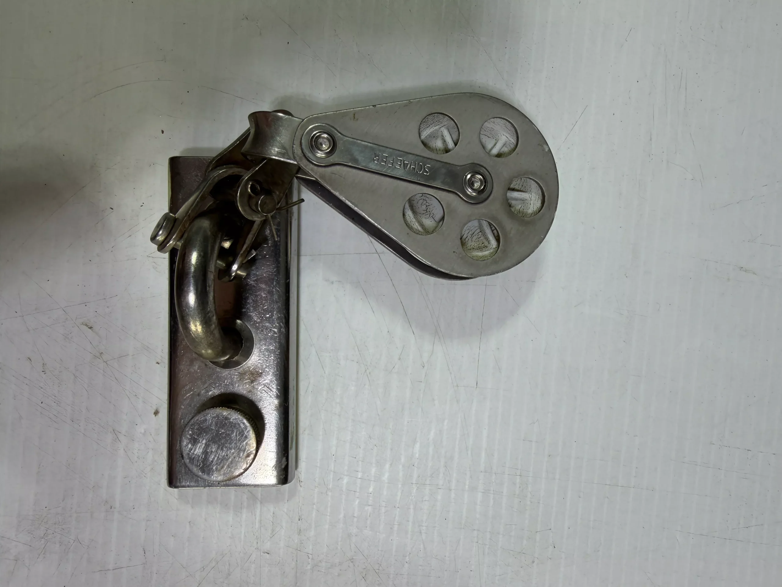 1 1/4" Screw Top Track Car With Schaefer Single Block