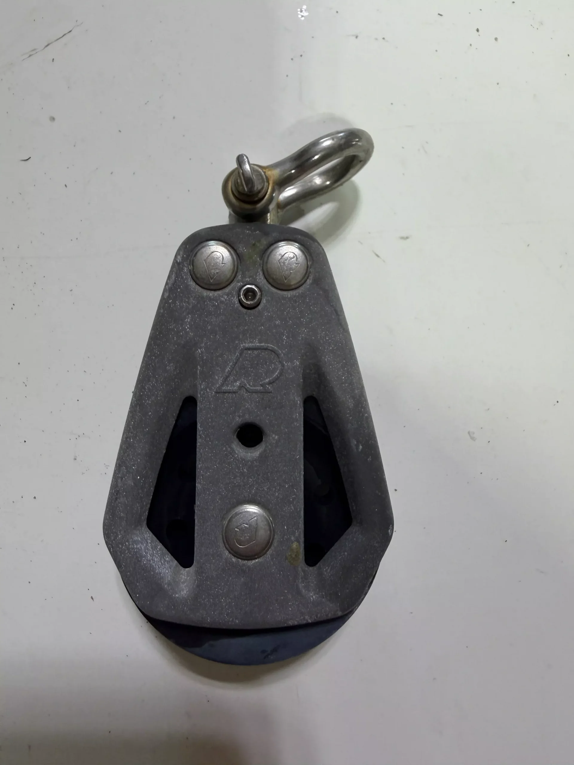 "R" - 2" Sheave x 3/8" Line Single Swivel Block